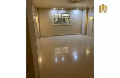 Apartment - 3 Bedrooms - 2 Bathrooms for rent in Mostashareen - North Investors Area - New Cairo City - Cairo