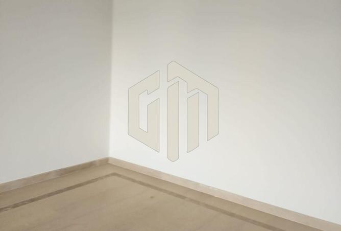 8083351 - Property Image 2