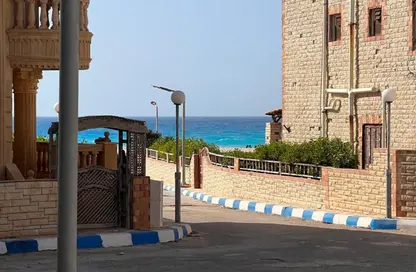 فيلا - 5 غرف نوم - 3 حمامات للبيع في هليو بيتش - قسم برج العرب - الساحل الشمالي