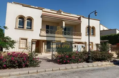 Twin House - 4 Bedrooms - 4 Bathrooms for sale in Greens - 6th District - Sheikh Zayed City - Giza