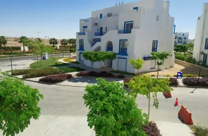 Chalet - 3 Bedrooms - 2 Bathrooms for rent in Mountain View - Ras Al Hekma - North Coast