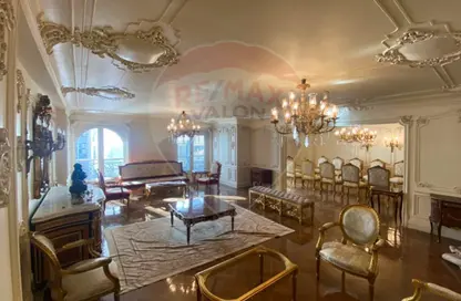 Apartment - 5 Bedrooms - 5 Bathrooms for sale in Mohamed Fawzy Moaz St. - Smouha - Hay Sharq - Alexandria