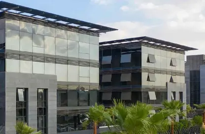 Office Space - Studio - 4 Bathrooms for sale in Cairo Business Park - 5th Settlement Compounds - The 5th Settlement - New Cairo City - Cairo
