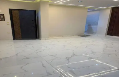 شقة - 3 غرف نوم - 3 حمامات للبيع في حدائق المهندسين - الحي الرابع - الشيخ زايد - الجيزة