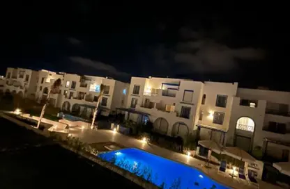 شاليه - 2 غرف نوم - 2 حمامات للايجار في ماونتن فيو راس الحكمة - راس الحكمة - الساحل الشمالي