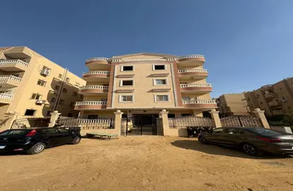 شقة - 3 غرف نوم - 2 حمامات للبيع في المجاورة الاولي - المنطقة التاسعة - مدينة الشروق - القاهرة