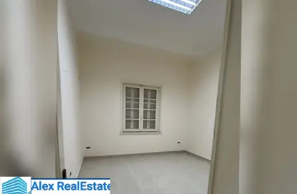 شقة - 3 غرف نوم - 2 حمامات للايجار في شارع فؤاد - محطة الرمل - حي وسط - الاسكندرية