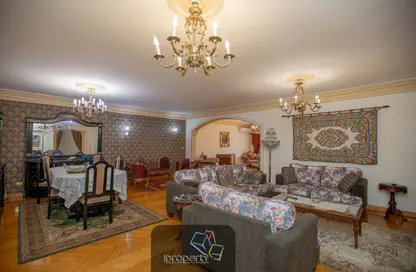 Apartment - 3 Bedrooms - 2 Bathrooms for rent in Kafr Abdo St. - Kafr Abdo - Roushdy - Hay Sharq - Alexandria