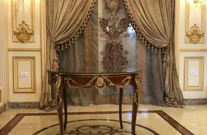 Villa - 4 Bedrooms - 4 Bathrooms for sale in Royal City - Sheikh Zayed Compounds - Sheikh Zayed City - Giza