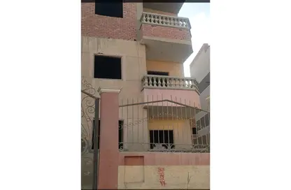 بناية كاملة - 6 غرف نوم - 3 حمامات للبيع في حدائق اكتوبر - مدينة 6 أكتوبر - الجيزة
