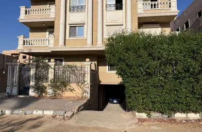 Apartment - 3 Bedrooms - 2 Bathrooms for sale in 3rd Neighborhood - 3rd District East - Shorouk City - Cairo