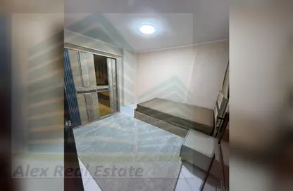 شقة - 4 غرف نوم - 2 حمامات للايجار في شارع عمر لطفي - الإبراهيمية - حي وسط - الاسكندرية