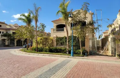 Townhouse - 4 Bedrooms - 4 Bathrooms for sale in Al Patio 5 East - El Patio - El Shorouk Compounds - Shorouk City - Cairo