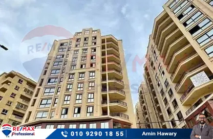 Apartment - 3 Bedrooms - 3 Bathrooms for sale in Al Shohada Square St. - Smouha - Hay Sharq - Alexandria