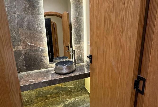 8431931 - Property Image 3