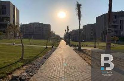 Townhouse - 4 Bedrooms - 4 Bathrooms for sale in Village West - Sheikh Zayed Compounds - Sheikh Zayed City - Giza