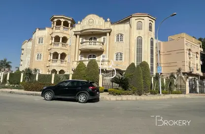 بناية كاملة - 8 غرف نوم - 8 حمامات للبيع في طريق غرب سوميد - غرب سوميد - مدينة 6 أكتوبر - الجيزة