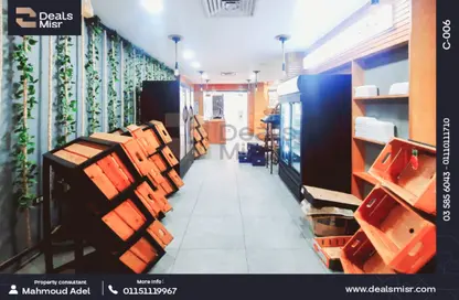 محل تجاري - استوديو - 1 حمام للبيع في شارع السيدة سكينة إبنت الحسين - كفر عبده - رشدي - حي شرق - الاسكندرية