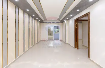 شقة - 3 غرف نوم - 1 حمام للبيع في شارع علي الاسكندراني - محرم بك - حي وسط - الاسكندرية