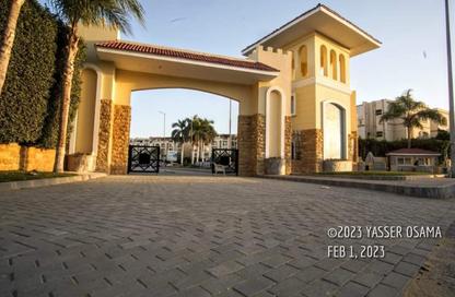 Apartment - 2 Bedrooms - 2 Bathrooms for sale in Hadayek Al Mohandessin - 4th District - Sheikh Zayed City - Giza