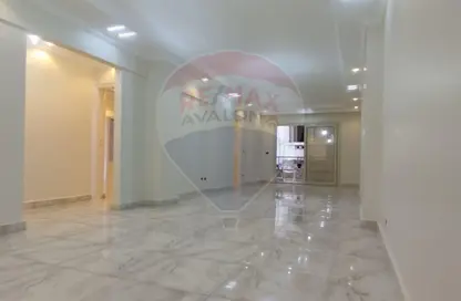 Apartment - 3 Bedrooms - 2 Bathrooms for sale in Ahmed Allam St. - Sporting - Hay Sharq - Alexandria