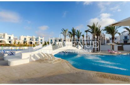 Chalet - 2 Bedrooms - 2 Bathrooms for sale in Mountain View - Ras Al Hekma - North Coast