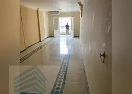 شقة - 3 غرف نوم - 2 حمامات للايجار في شارع بورسعيد - كليوباترا - حي شرق - الاسكندرية