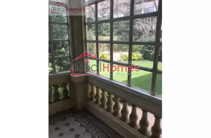 شقة - 4 غرف نوم - 2 حمامات للايجار في شارع احمد حشمت - الزمالك - القاهرة
