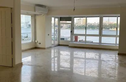 شقة - 3 غرف نوم - 2 حمامات للبيع في شارع النيل - الدقي - الجيزة