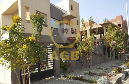 Villa - 6 Bedrooms - 4 Bathrooms for sale in 4th Neighborhood - 2nd District East - Shorouk City - Cairo