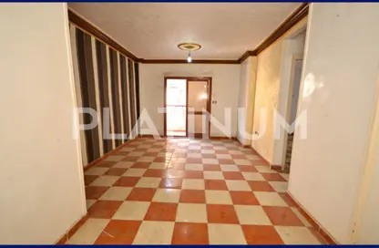 Apartment - 3 Bedrooms - 1 Bathroom for sale in Mahmoud Al Essawy St. - Miami - Hay Awal El Montazah - Alexandria