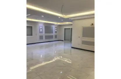 Apartment - 3 Bedrooms - 3 Bathrooms for rent in Garden Residence - Hyde Park - New Cairo City - Cairo