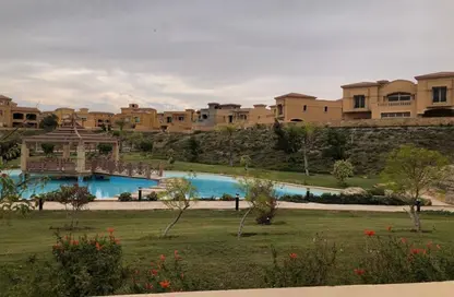 فيلا - 3 غرف نوم - 3 حمامات للبيع في رويال ميدوز - كمبوندات الشيخ زايد - الشيخ زايد - الجيزة