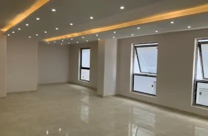 مساحات مكتبية - استوديو - 1 حمام للايجار في وان قطامية - كمبوندات القطامية - القطامية - مدينة القاهرة الجديدة - القاهرة