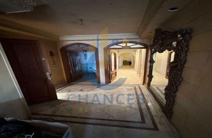 Apartment - 4 Bedrooms - 3 Bathrooms for sale in Al Nasr St. - El Laselky - New Maadi - Hay El Maadi - Cairo