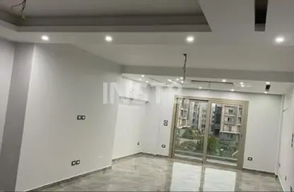 Apartment - 2 Bedrooms - 2 Bathrooms for sale in Palm Hills Village Gate - South Investors Area - New Cairo City - Cairo