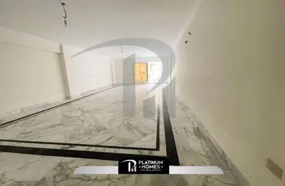 Apartment - 3 Bedrooms - 3 Bathrooms for rent in Laurent - Hay Sharq - Alexandria
