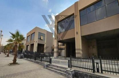 معرض - استوديو - 1 حمام للبيع في كمبوند فيلدج جاردن القطامية - كمبوندات التجمع الخامس - التجمع الخامس - مدينة القاهرة الجديدة - القاهرة