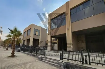 معرض - استوديو - 1 حمام للبيع في كمبوند فيلدج جاردن القطامية - كمبوندات التجمع الخامس - التجمع الخامس - مدينة القاهرة الجديدة - القاهرة