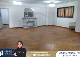 شقة - 5 غرف نوم - 2 حمامات for للايجار in شارع بورسعيد - سبورتنج - حي شرق - الاسكندرية