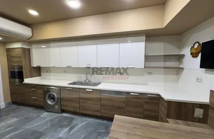 شقة - 4 غرف نوم - 3 حمامات للايجار في ذا كورت ياردز - كمبوندات الشيخ زايد - الشيخ زايد - الجيزة