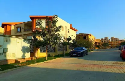 Villa - 5 Bedrooms - 2 Bathrooms for sale in Moon Valley 2 - Ext North Inves Area - New Cairo City - Cairo