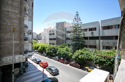 شقة - 5 غرف نوم - 2 حمامات للايجار في سموحة - حي شرق - الاسكندرية