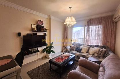 Apartment - 2 Bedrooms - 1 Bathroom for sale in Camp Chezar - Hay Wasat - Alexandria