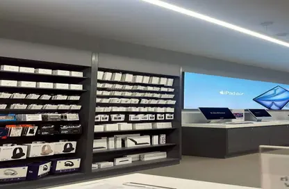 Shop - Studio - 2 Bathrooms for sale in The Gate Plaza Mall - 10th District - Sheikh Zayed City - Giza