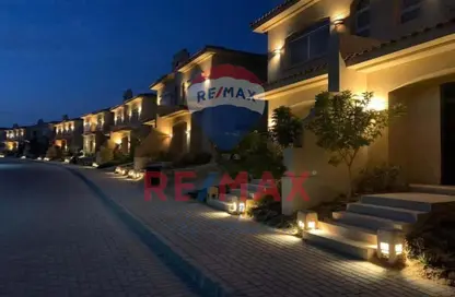 منزل مزدوج - 3 غرف نوم - 4 حمامات للبيع في تلال السخنة - العين السخنة - السويس