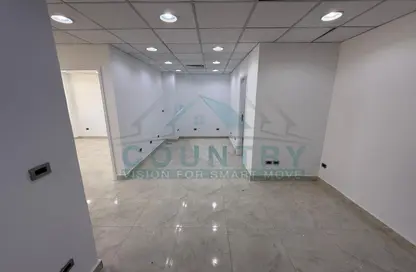 عيادة - استوديو - 1 حمام للايجار في شارع التسعين الشمالي - التجمع الخامس - مدينة القاهرة الجديدة - القاهرة