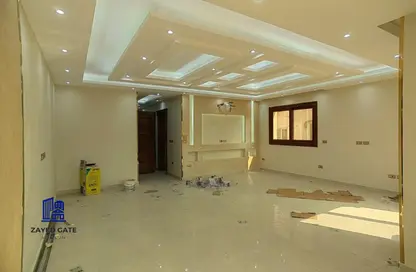 Apartment - 3 Bedrooms - 2 Bathrooms for rent in 7th District - Sheikh Zayed City - Giza