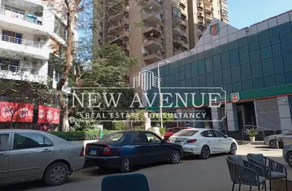 محل تجاري - استوديو - 2 حمامات للايجار في شارع مصدق - الدقي - الجيزة