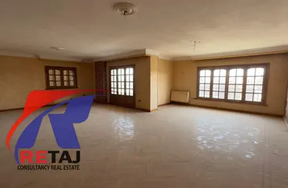 Apartment - 4 Bedrooms - 3 Bathrooms for sale in Moez Al Dawla St. - 6th Zone - Nasr City - Cairo